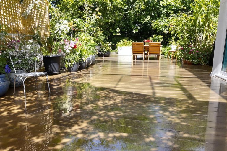 Terrasse rayonnante sans Kärcher : voici la bonne technique à adopter.jpg